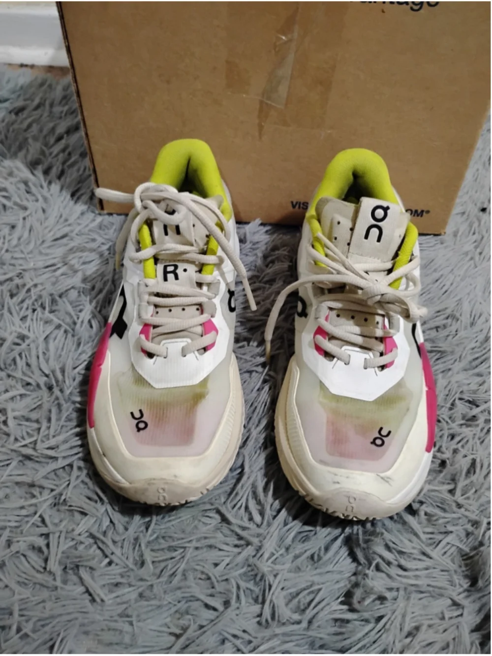 On Cloud The Roger Pro 2 Women's Size 7.5 White Pink Athletic Shoes